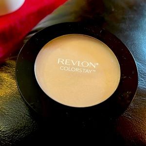REVLON COLORSTAY PRESSED POWDER. DOES NOT LIST COLOR. TRANSLUCENT